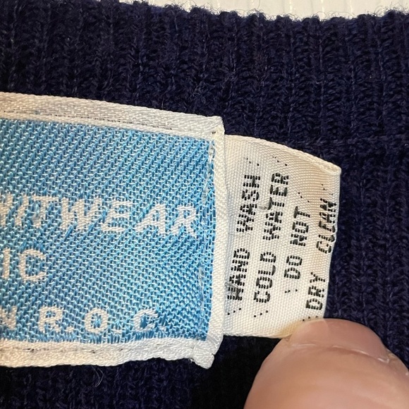 VTG LeRoy Knitwear v-neck blue sweater w/ daisies & butterfly embroidery sz S - Picture 5 of 9